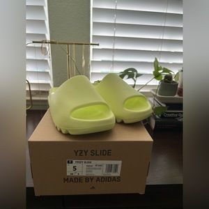 Yeezy Slides Glow
